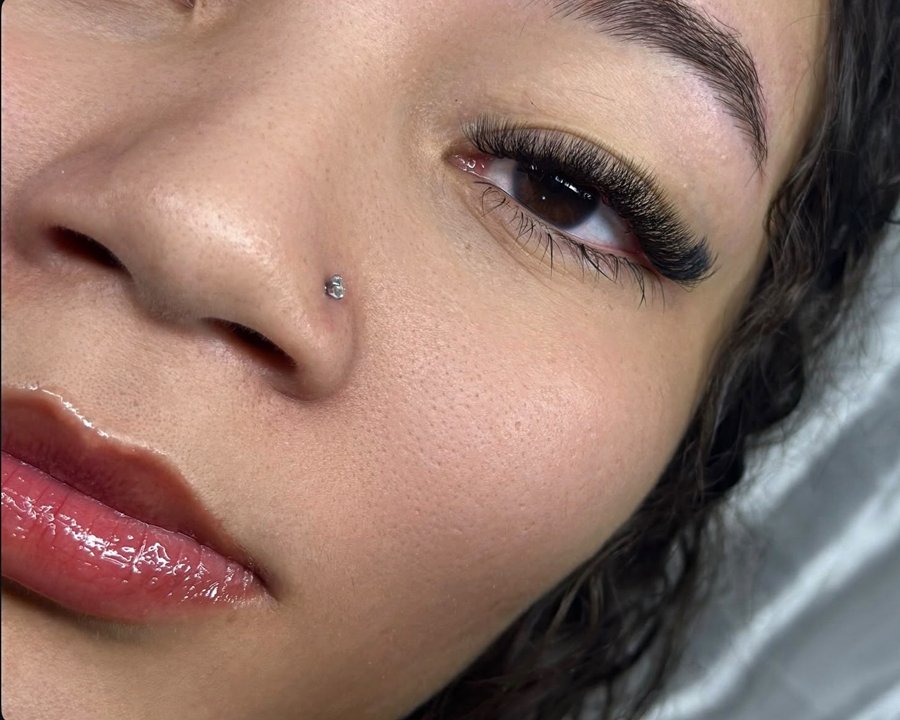 Hidra Gloss feito no Studio Lara Barreto
